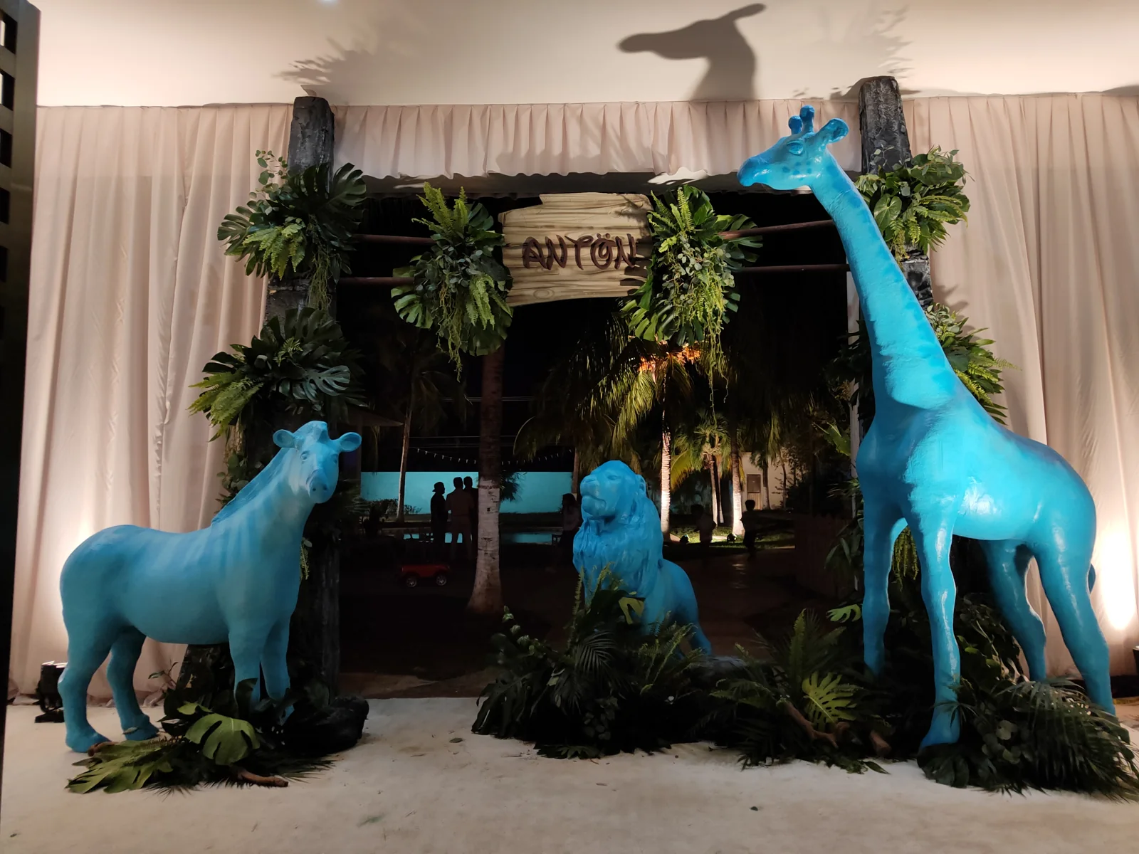 Decoración temática con animales para una celebración